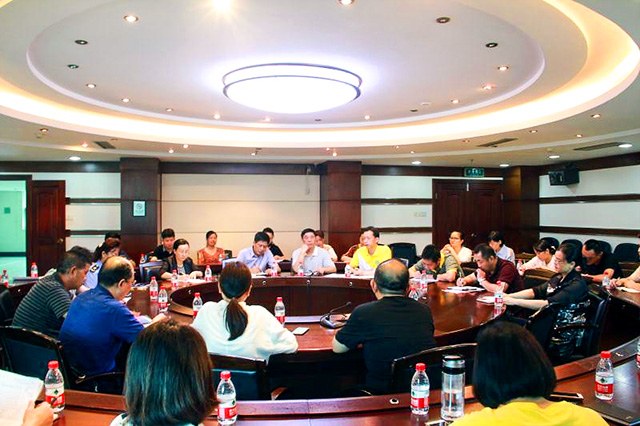 企協(xié)會(huì)長參加重信用企業(yè)座談會(huì).jpg